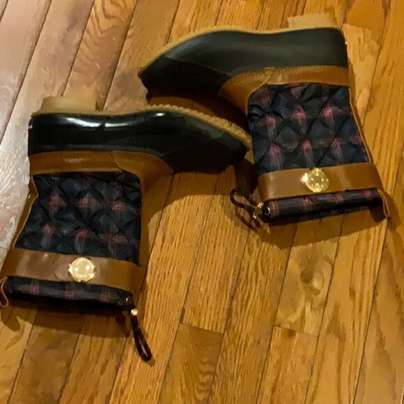 Tommy Hilfiger snow/rain boots . - Picture 7 of 8